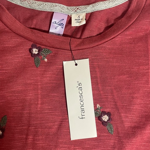 Francesca’s Floral Blouse - Picture 4 of 10